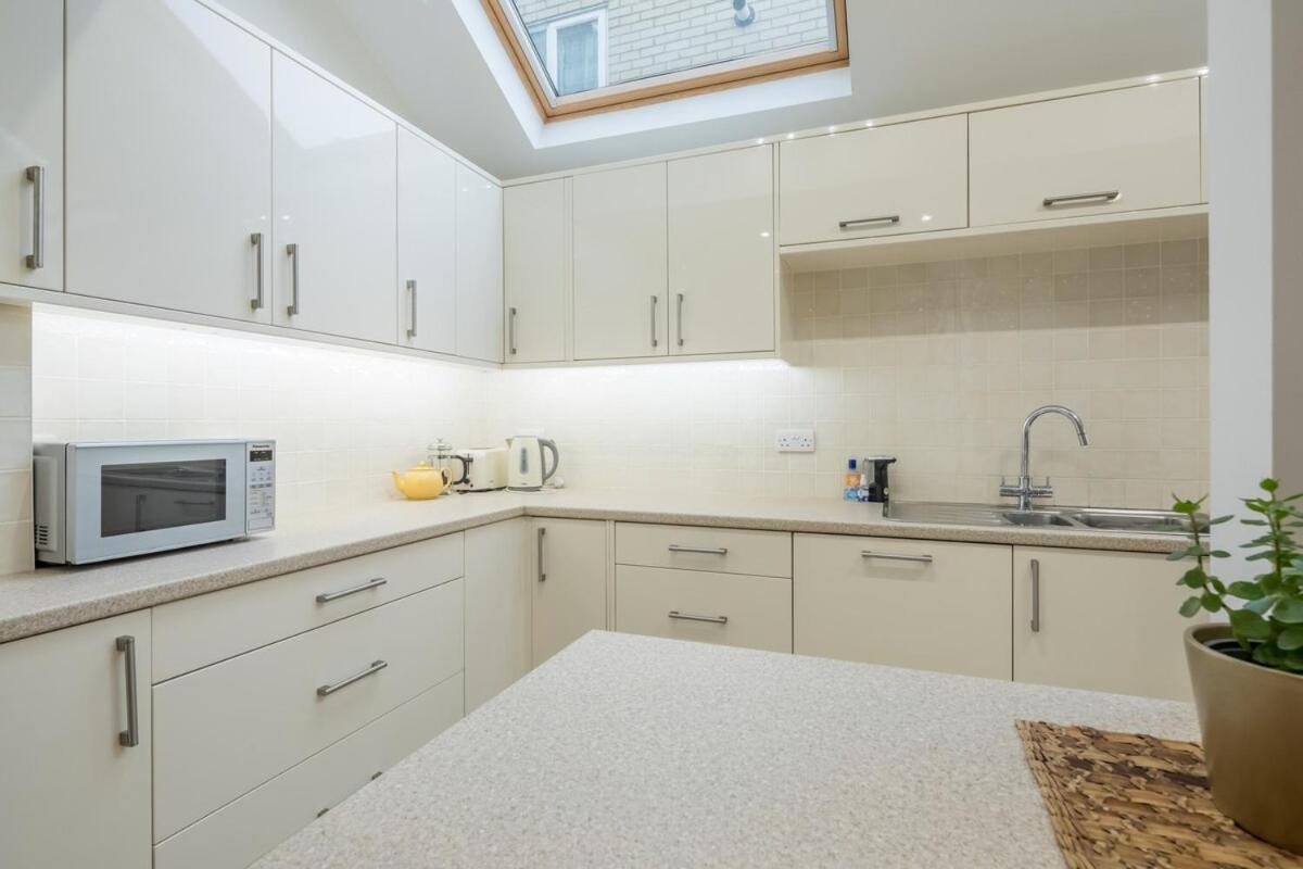 Large 4 Bedroom Home With Garden And Free Parking Кембридж Екстер'єр фото