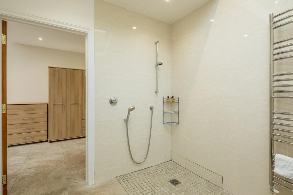 Large 4 Bedroom Home With Garden And Free Parking Кембридж Екстер'єр фото